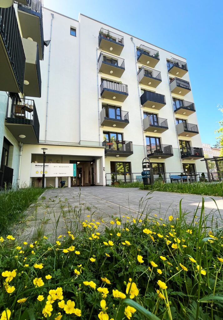 Entrance and garden by the daycare centre